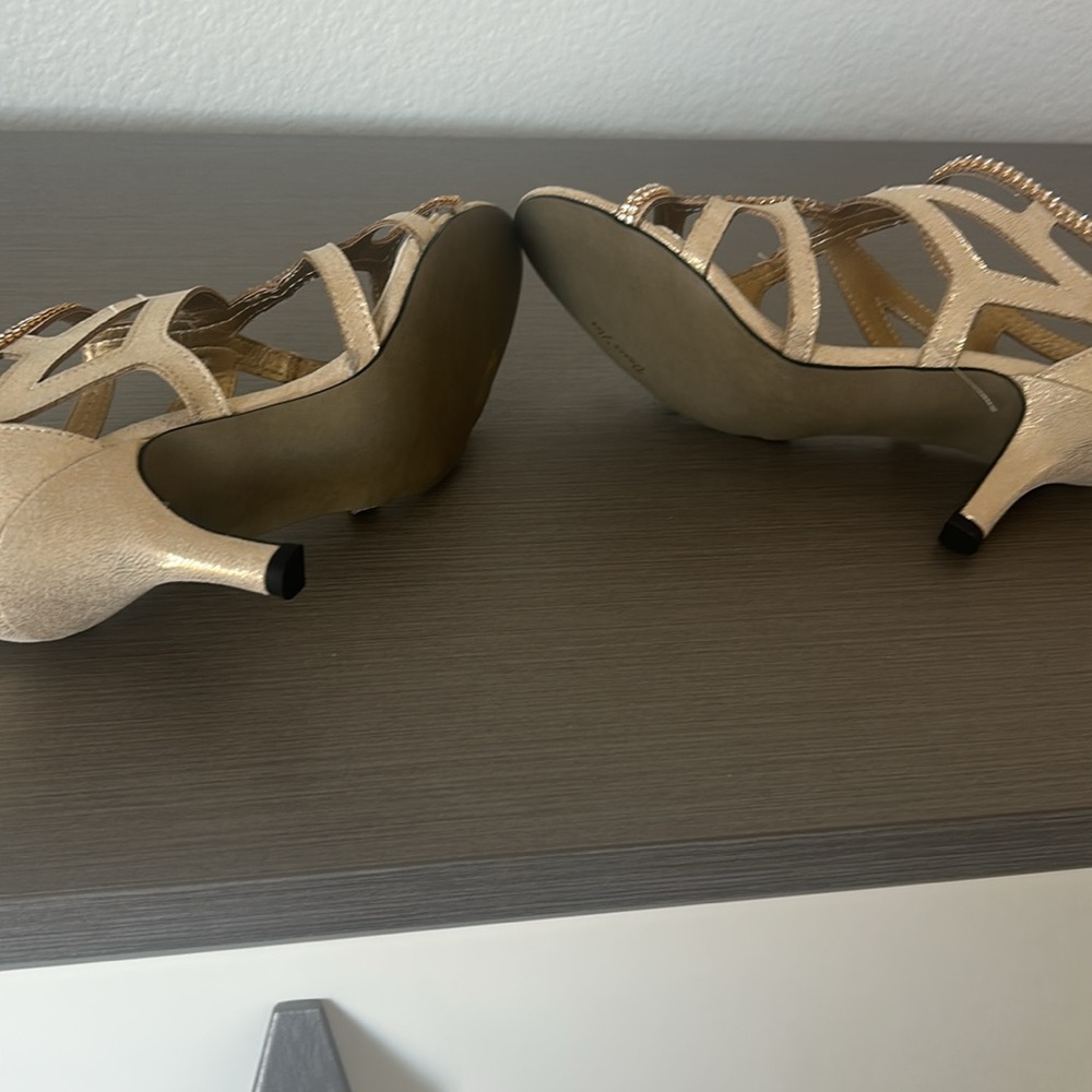 Sandals gold heels Easy street. formal wear. stone embellishment. size 7. NWOT - Picture 11 of 14